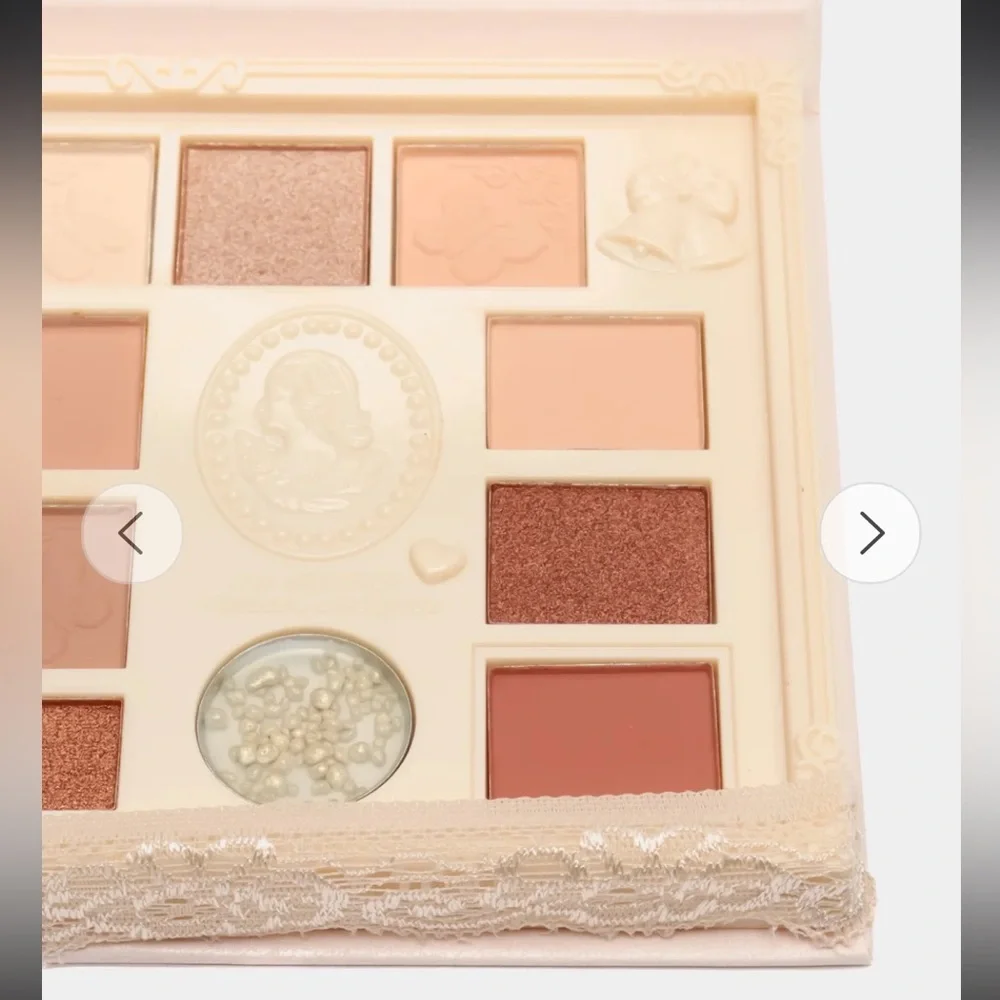 K'Apeine Capel Angel Mysterious embossed eyeshadow palette